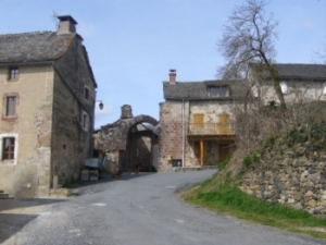 Larrivée au village de Montferrand